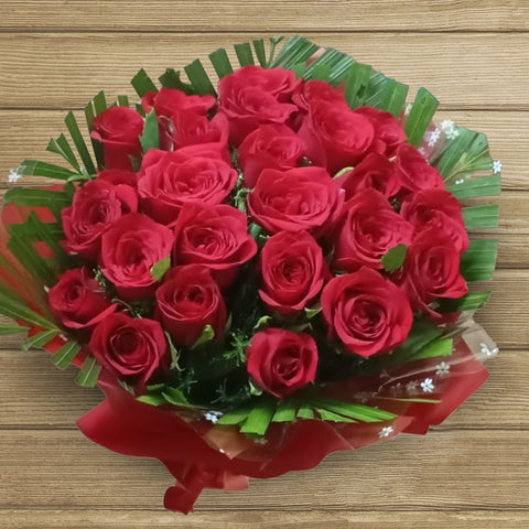 Eye catching  red roses 25