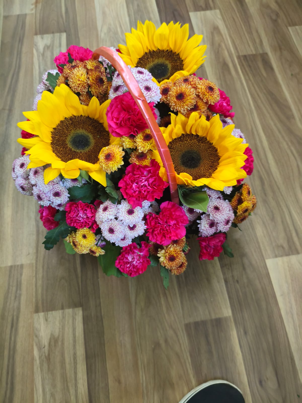 Florist Chennai - Vibrant sunflower blast bouquet, bright and cheerful flower gift delivery Chennai