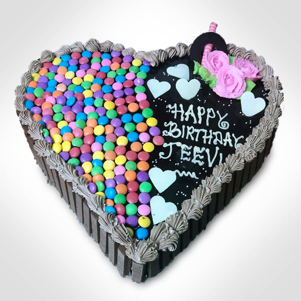 Heart shaped candy cake. | Kit kat cake, Heart shaped cakes, Kitkat cake