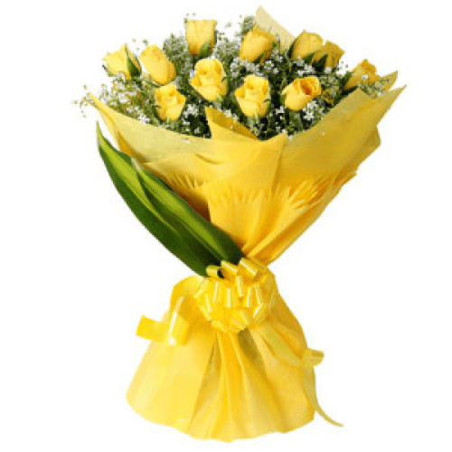 YELLOW-ROSES-IN-YELLOW-PAPER